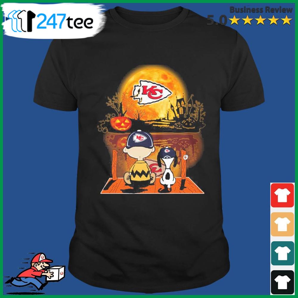 Charlie Brown And Snoopy Watching Kansas City Chiefs Halloween T-Shirt