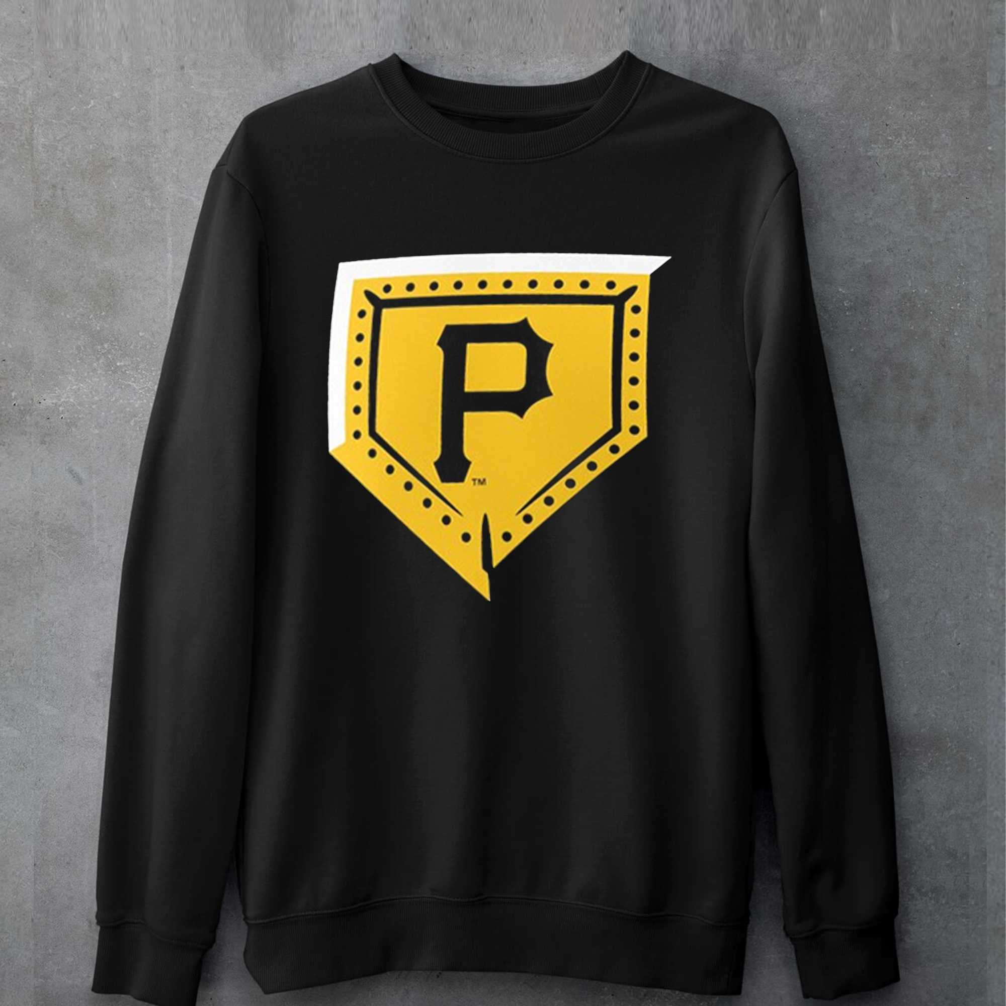 Fanatics Branded Women's Black Pittsburgh Pirates Official Logo Long Sleeve V-Neck T-Shirt - Black